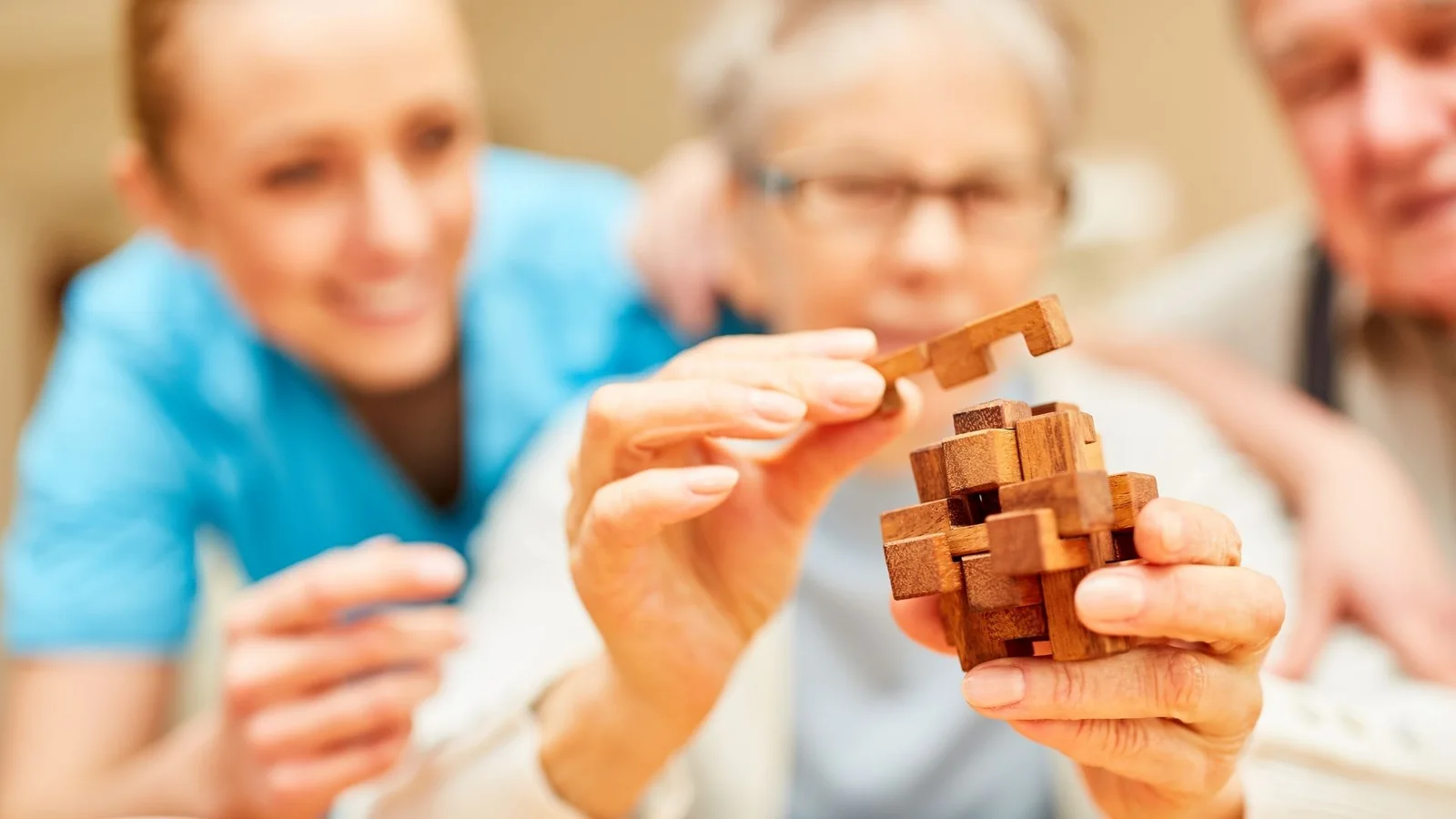 Pierwsze objawy choroby Alzheimera. Na co warto zwrócić uwagę?