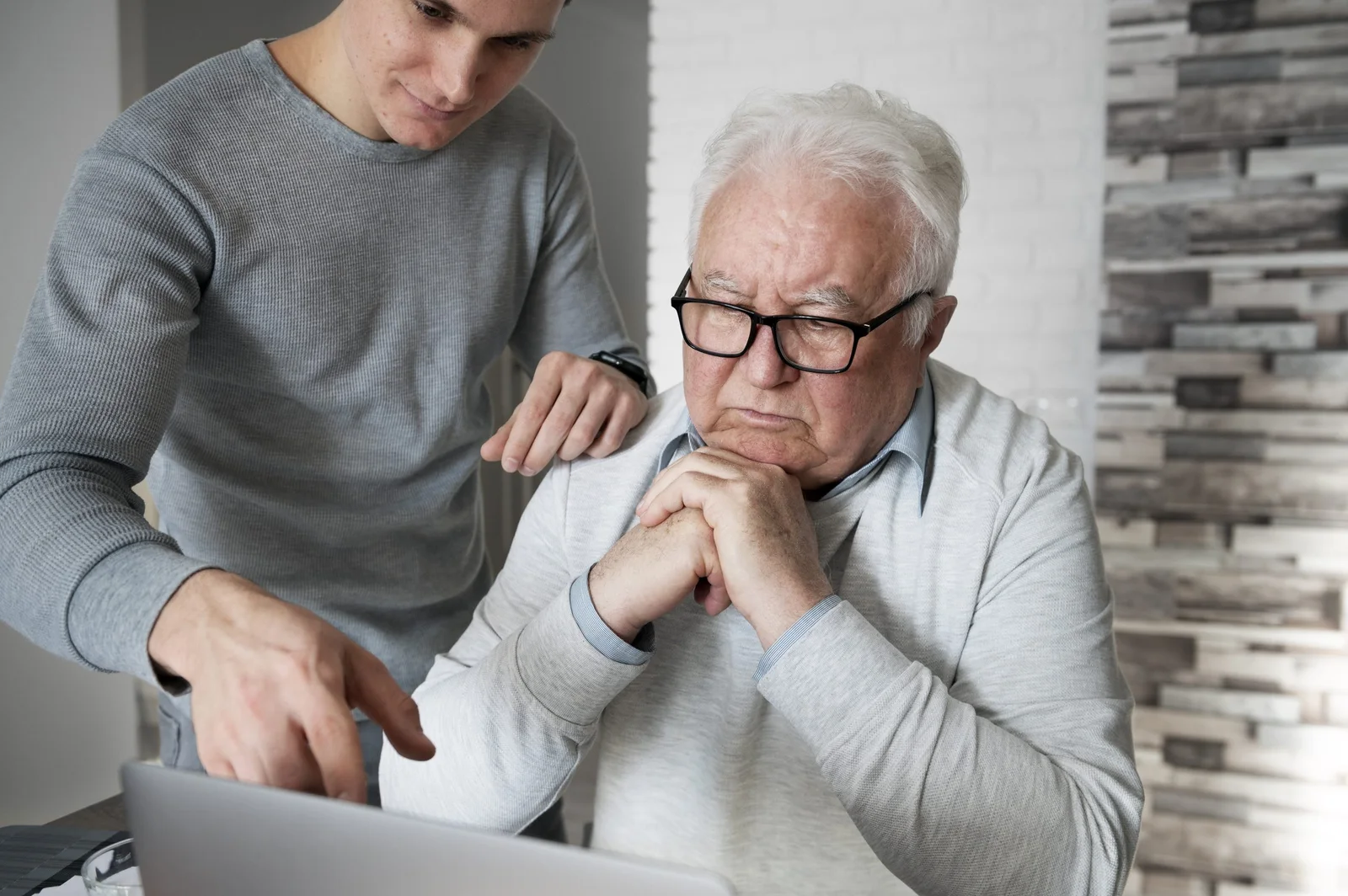 Wczesne objawy Choroby Alzheimera – na co zwrócić uwagę?