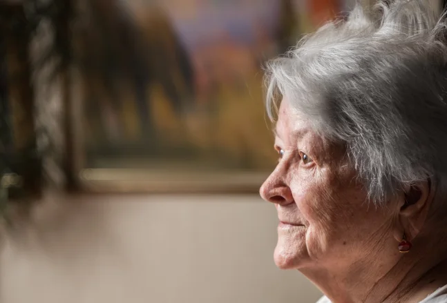 Odwiedziny u podopiecznego – jak ułatwić seniorowi z demencją spotkanie z bliskimi?